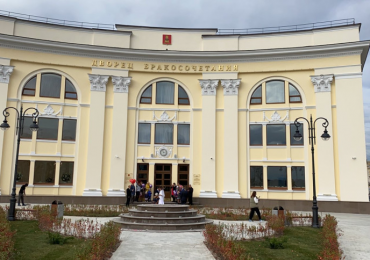 Отмостка вокруг дома: как правильно сделать конструкцию из брусчатки или плитки