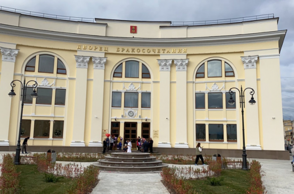 Отмостка вокруг дома: как правильно сделать конструкцию из брусчатки или плитки